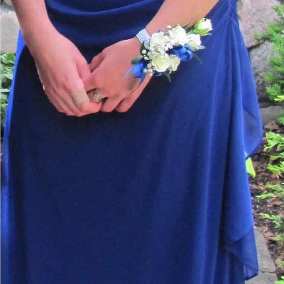 Price Drop⬇️Elegant Evening Gown - Picture 8 of 8